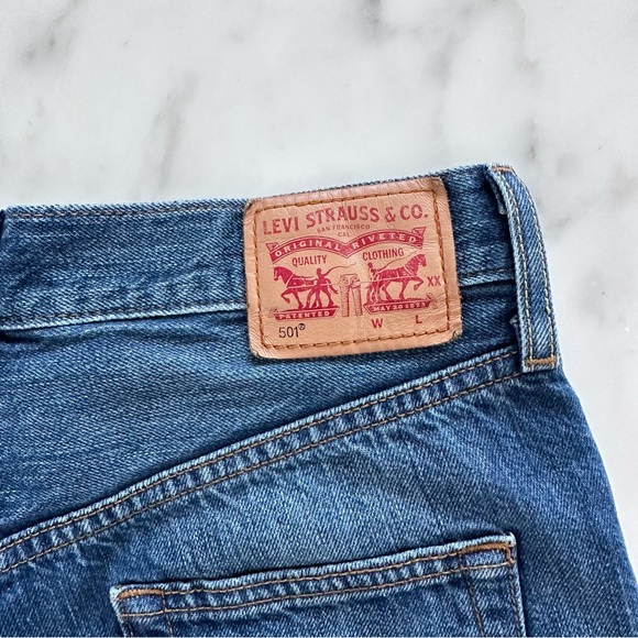Levi’s 501 Mid-Rise Medium Wash Denim Cutoff Shorts • Sz 25 - Picture 9 of 11